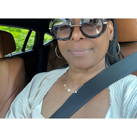 Meet your Posher, Lisa - Picture 3 of 6